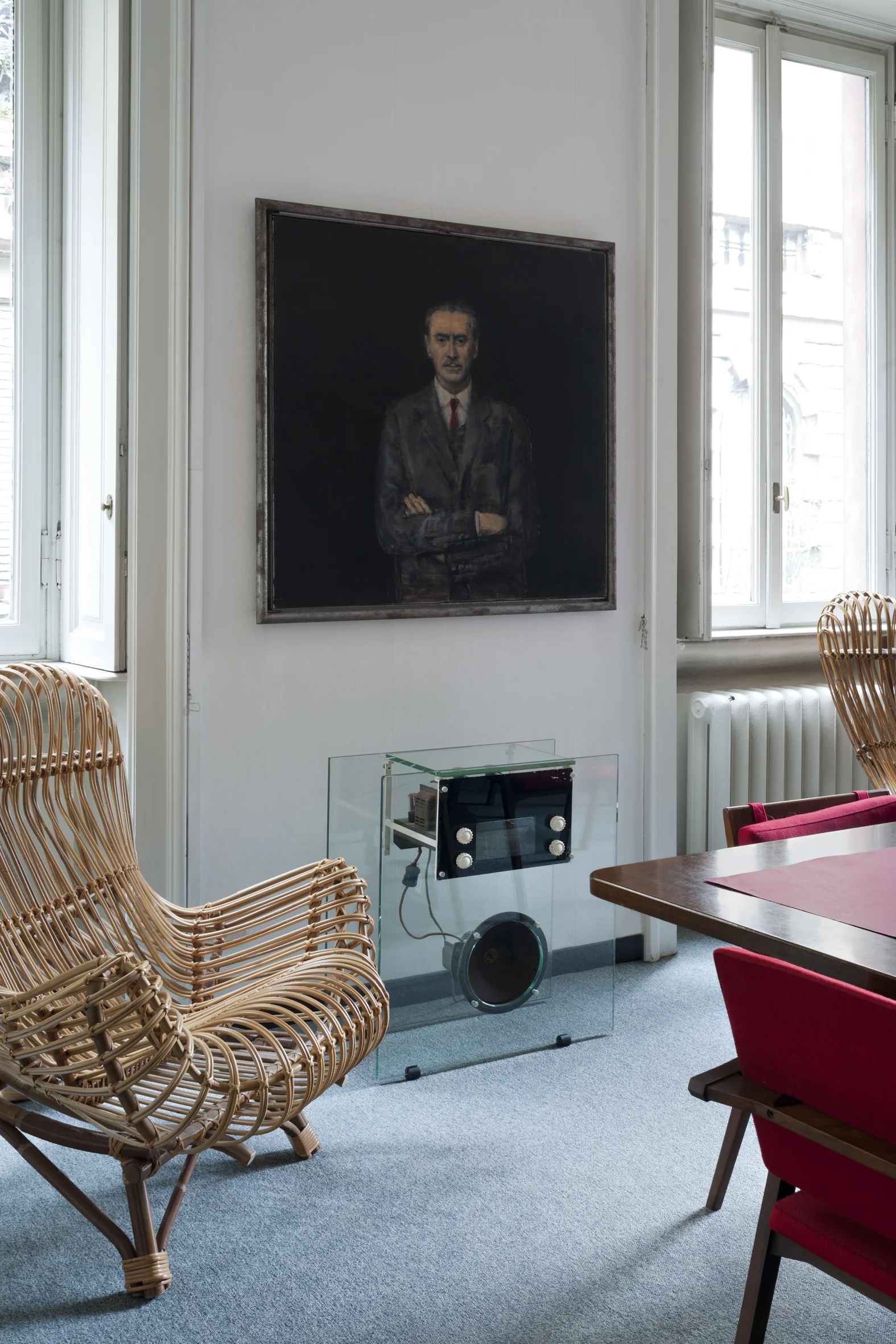 The woven cane Margherita armchair designed in 1950 and Albini’s pioneering 1939 radio designed in glass to express its internal workings feels more contemporary today than many new products on the market. Photo © Fondazione Franco Albini.