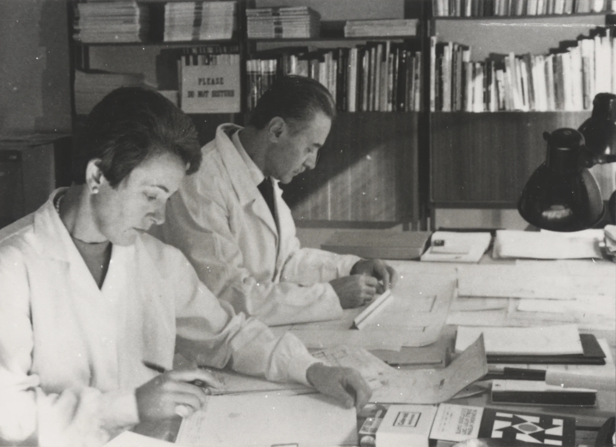 Franco Albini and Franca Helg in the studio. Photo © Fondazione Franco Albini.