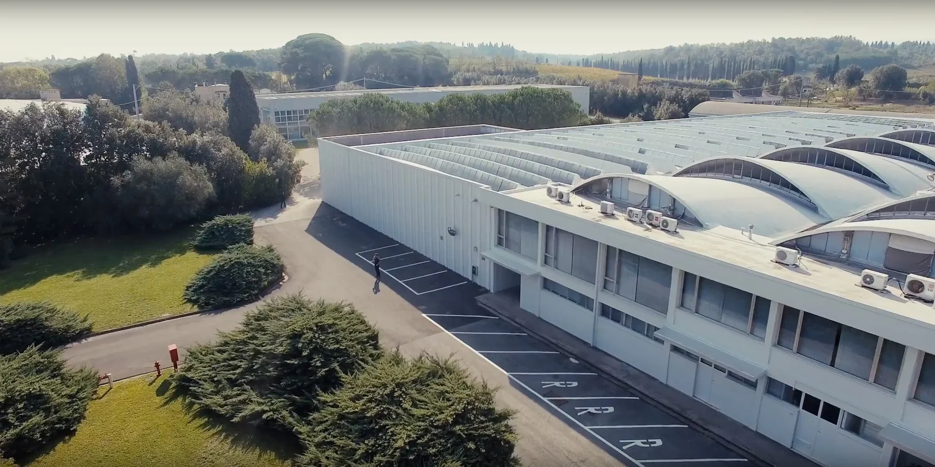 Edra’s headquarters in the Tuscan hills where research and development is supported by a network of regional craftsmanship and innovation. Photography © Edra.