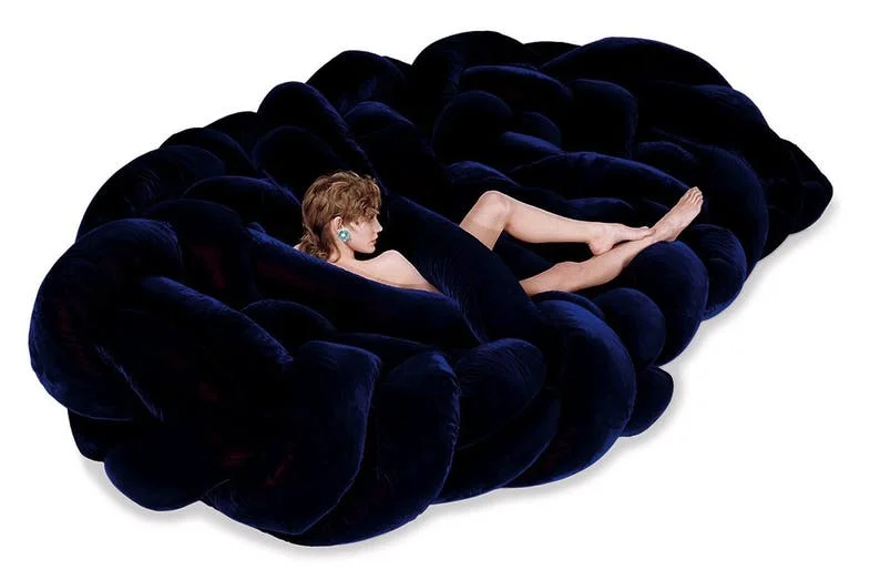 The Boa by Fernando and Humberto Campana and its 120 metres of tubing carefully woven together to form one of the world’s most adventurous sofas. Photography © Edra.