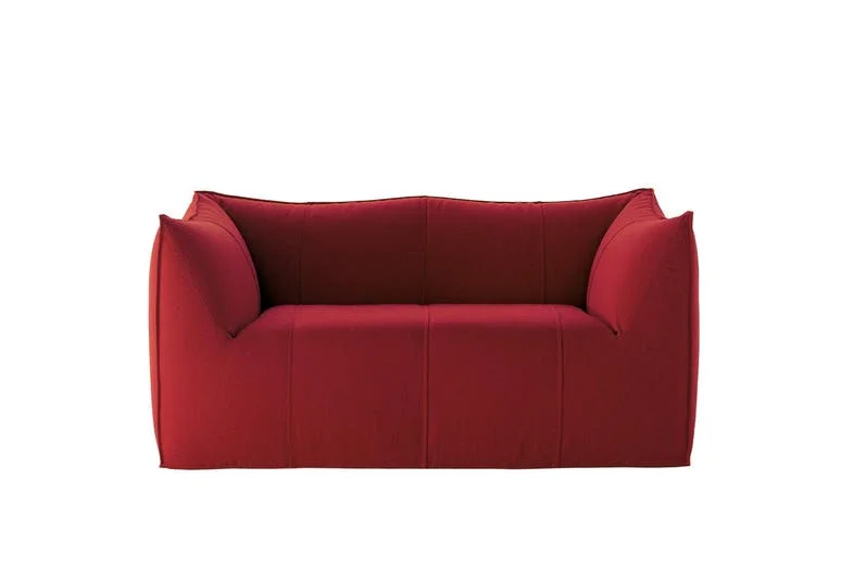 Designed by Mario Bellini and winner of the Compasso D’oro award in 1979, La Bambole was developed in collaboration with B&B Italia who since the 1960s has transformed the design of the sofa, in this case reducing visible structure through its research and experimentation with cold-pressed foam injection moulding.