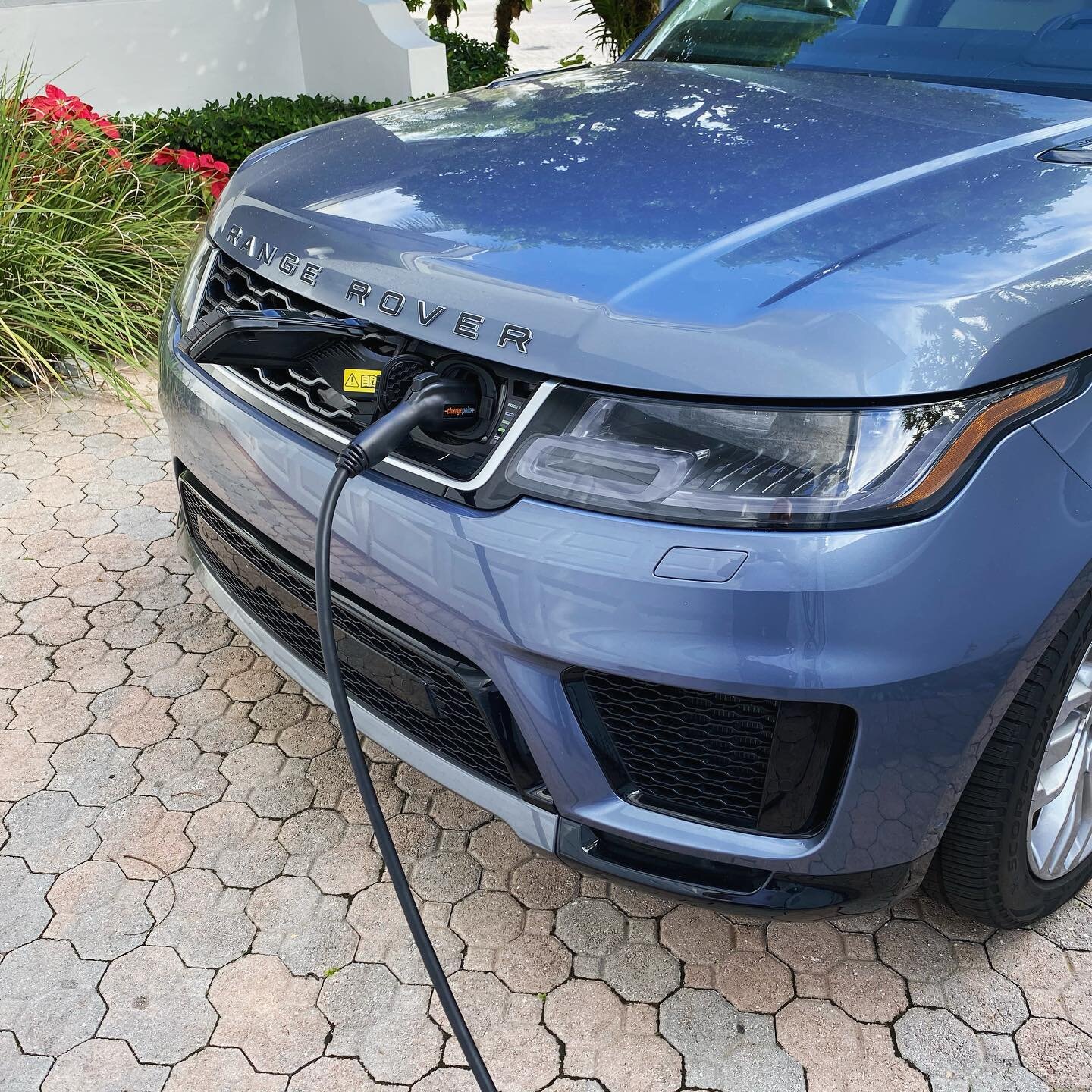 ChargePoint electric vehicle charger for Range Rover PHEV #rangerover #evcar #evcharging #phev