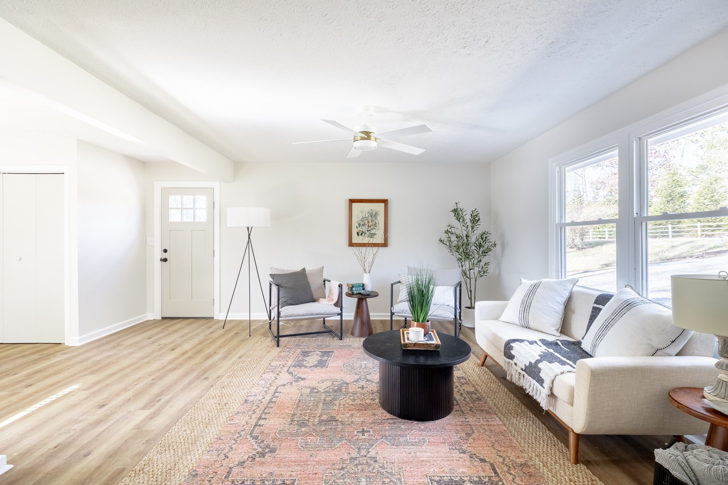 1090 Irish Court-4.jpg