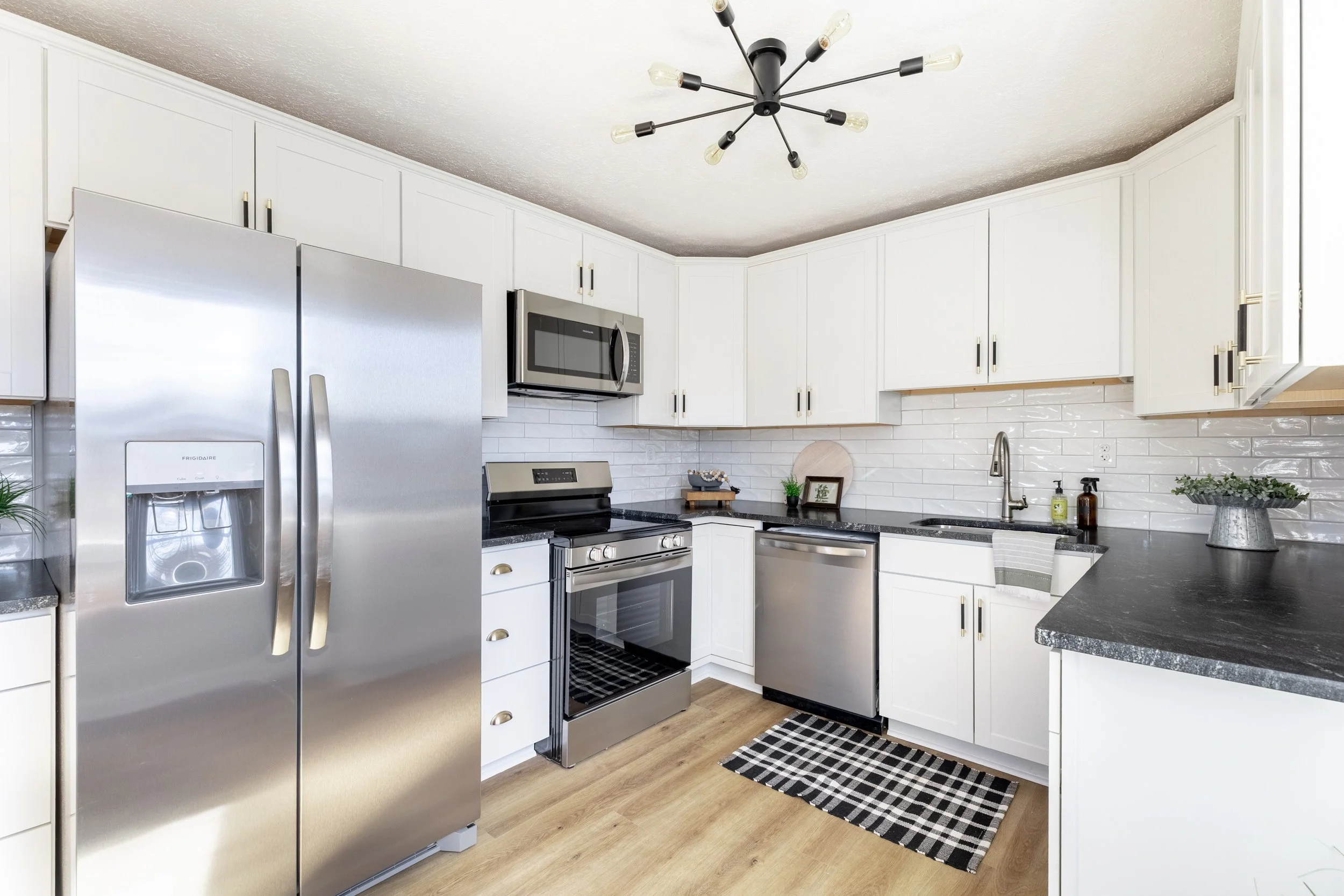 1090 Irish Court-16.jpg