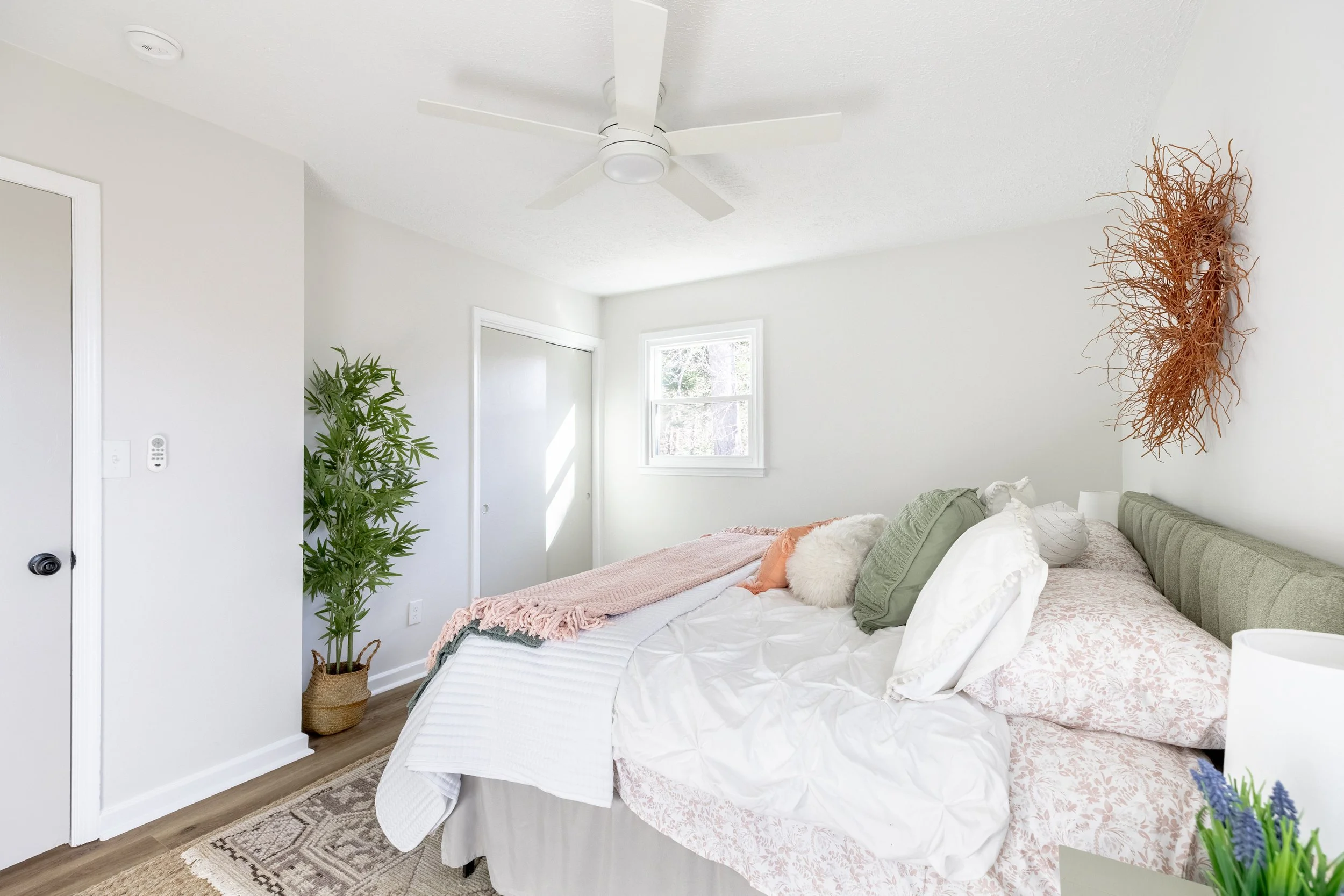 1090 Irish Court-23.jpg