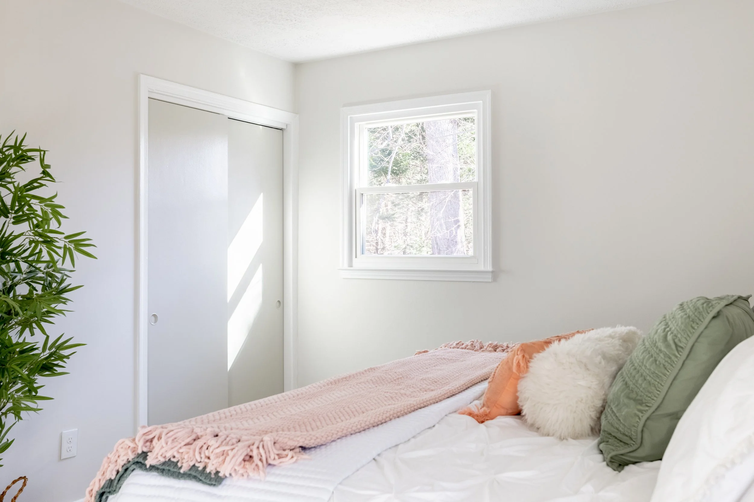 1090 Irish Court-24.jpg