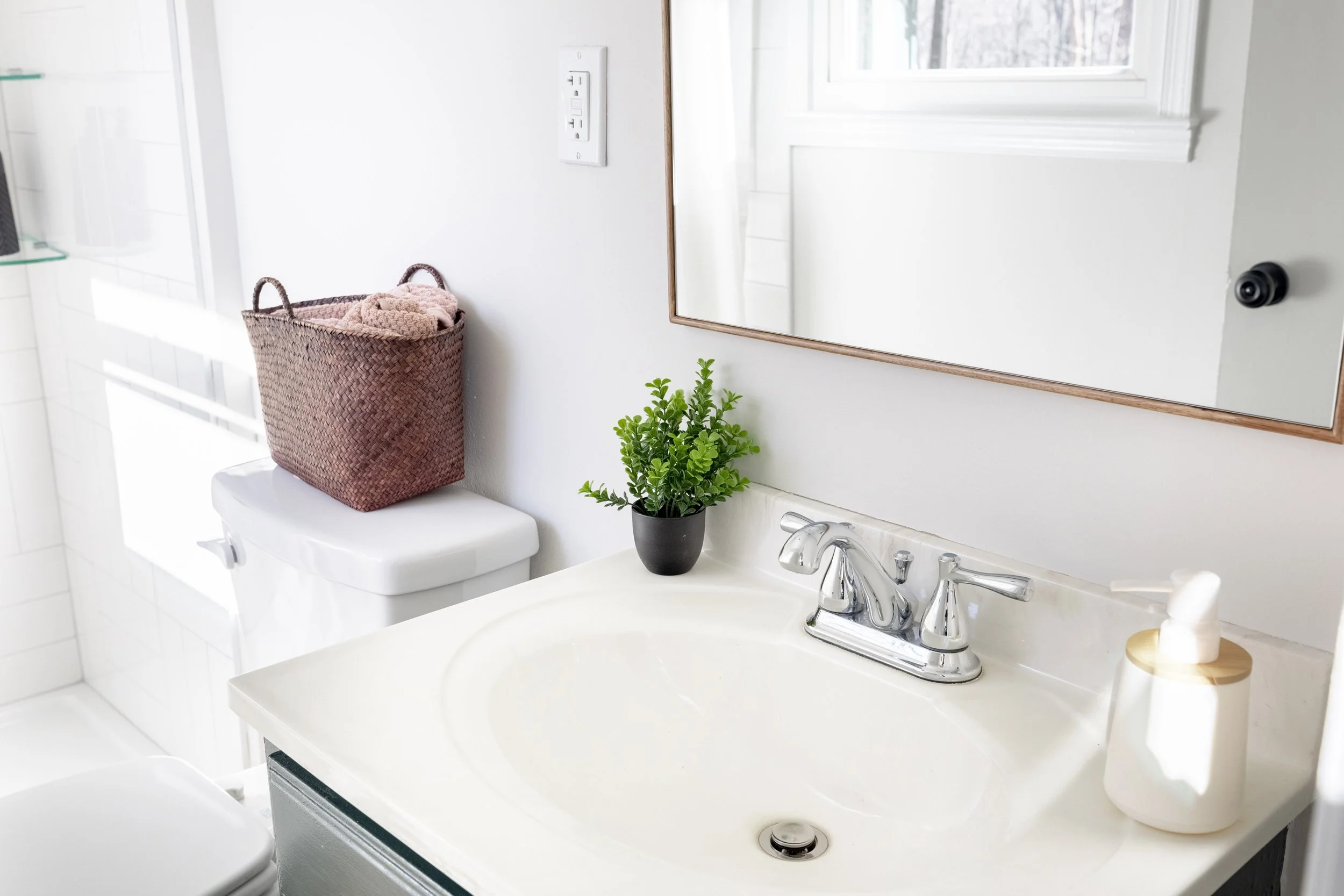 1090 Irish Court-29.jpg