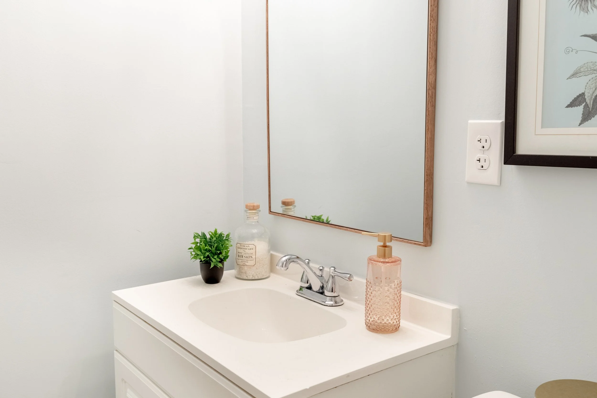 1090 Irish Court-34.jpg