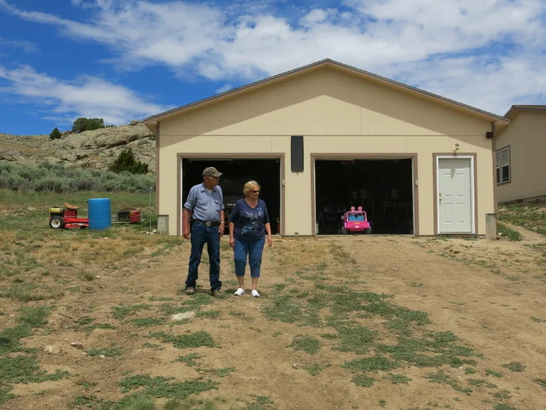 Jim and Lyn Schneider at their home near Alcova, Wyoming. Leigh Paterson.