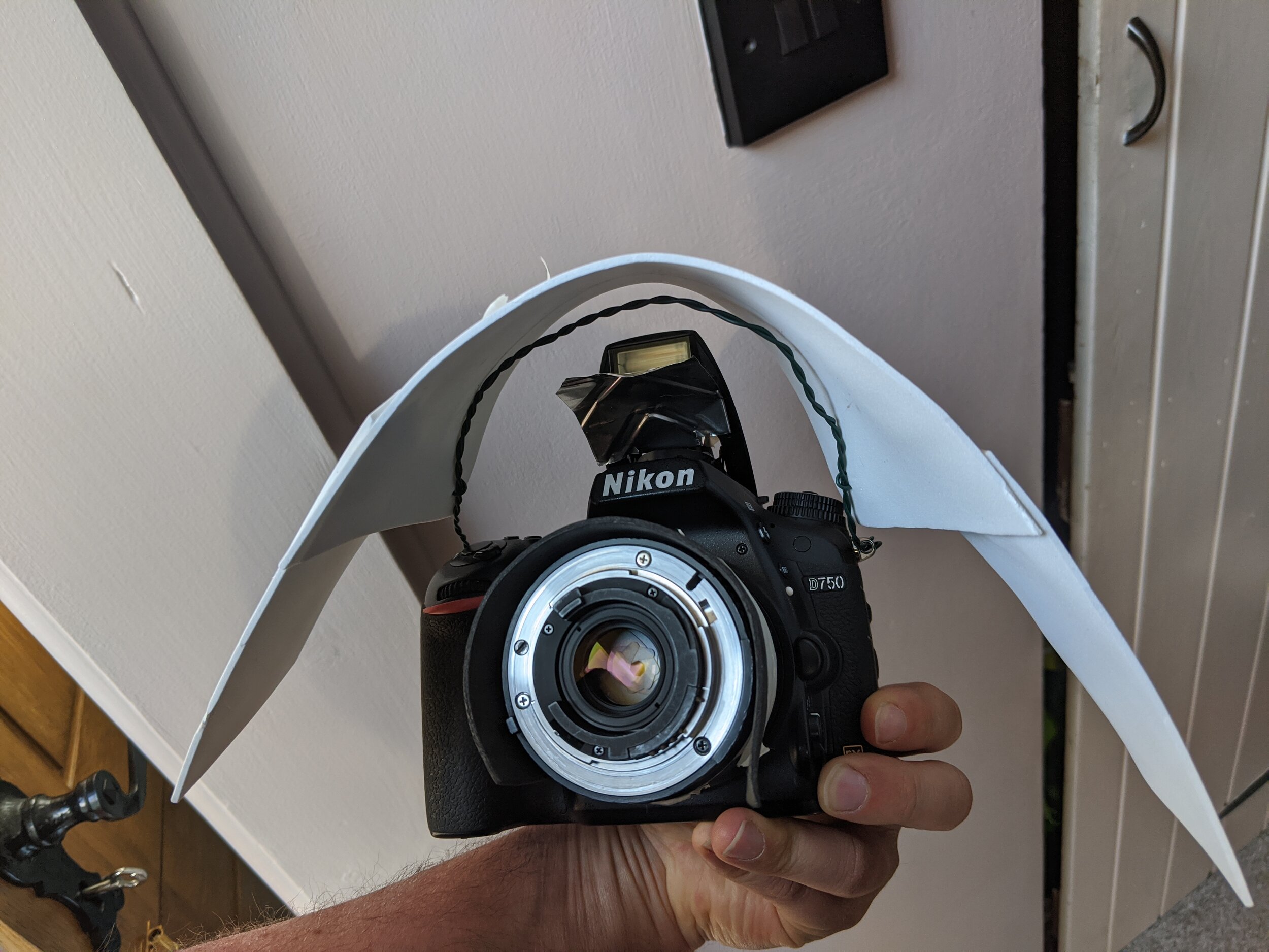 Super Simple and Cheap DIY Ring Light for Your Point-and-Shoot Camera |  PetaPixel