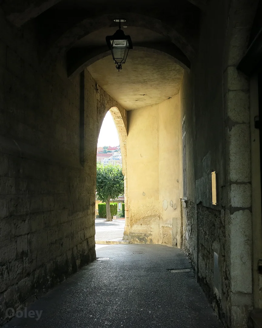 grasse alley4Web.jpg