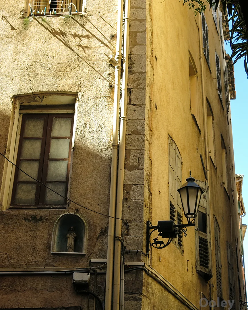 grasse alley7Web.jpg