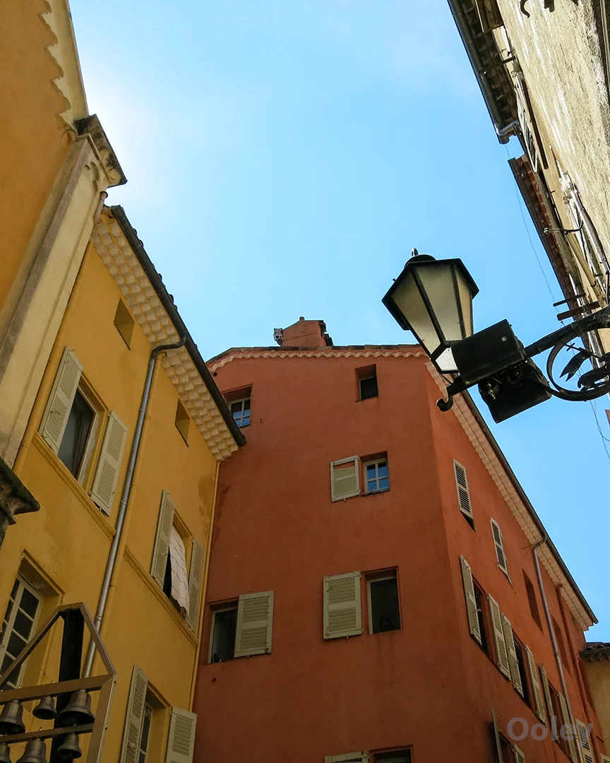 grasse buildingWeb.jpg