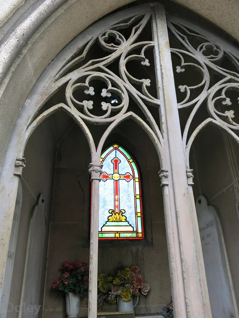 GraveDoorWeb.jpg