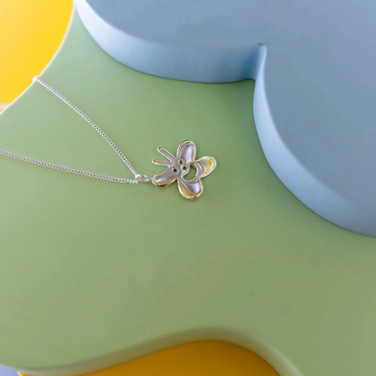 Hiii angels 🙂

Just wanted to say thank you so much for all the recent orders! So grateful you still think of and buy my jewels even since I&rsquo;ve become useless with marketing and have been kept busy with piercings and @awel_acupuncture and ever