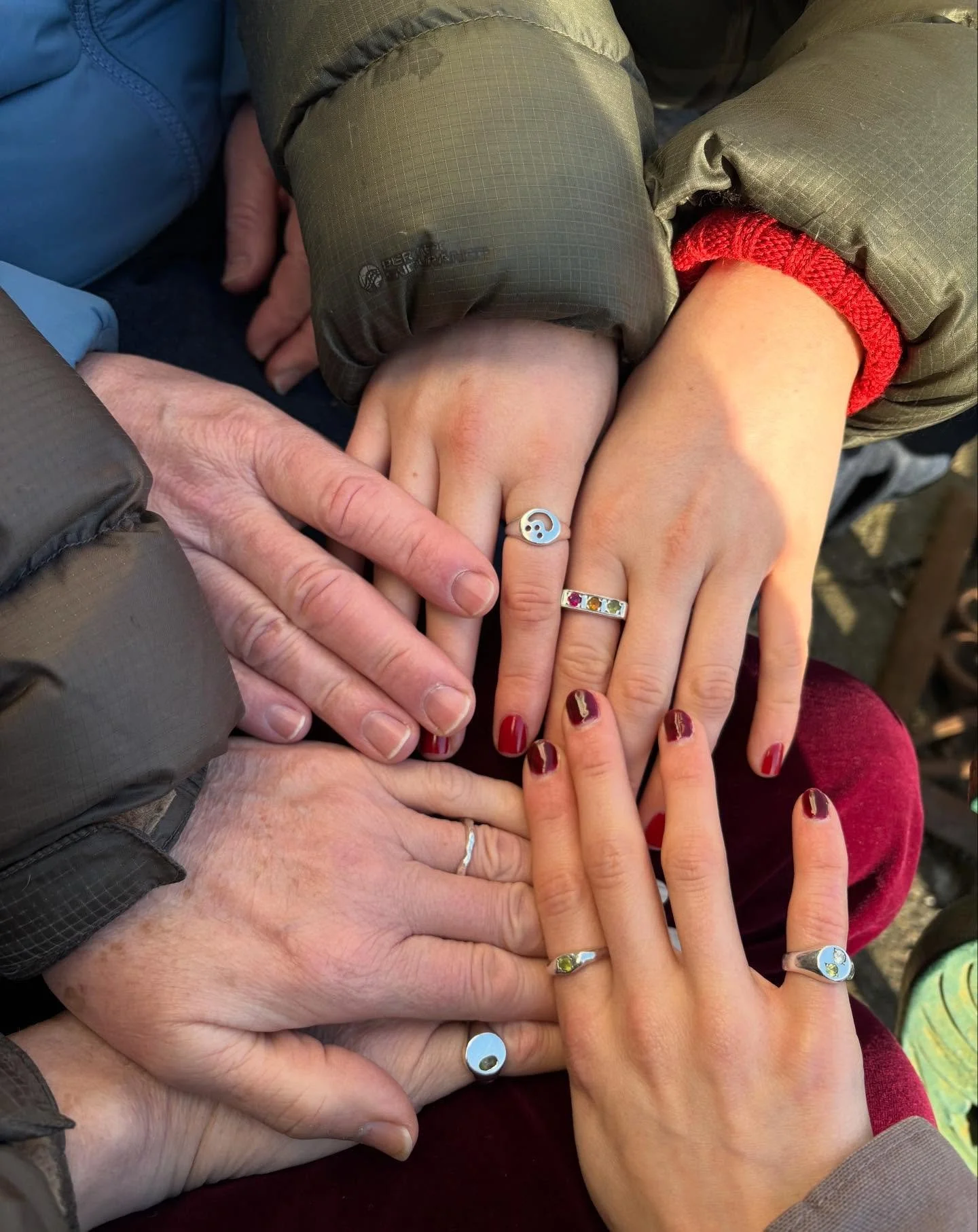 Jewels and gems at the ramp yesterday 💅😋💎 

Merry Xmas!! ❤️ Thank you for all the support again this year 😇 
I hope a lot of you were happy bunnies opening jewellery made by me or gift cards from under your trees yesterday?! 🐰🎀 

Remember you c