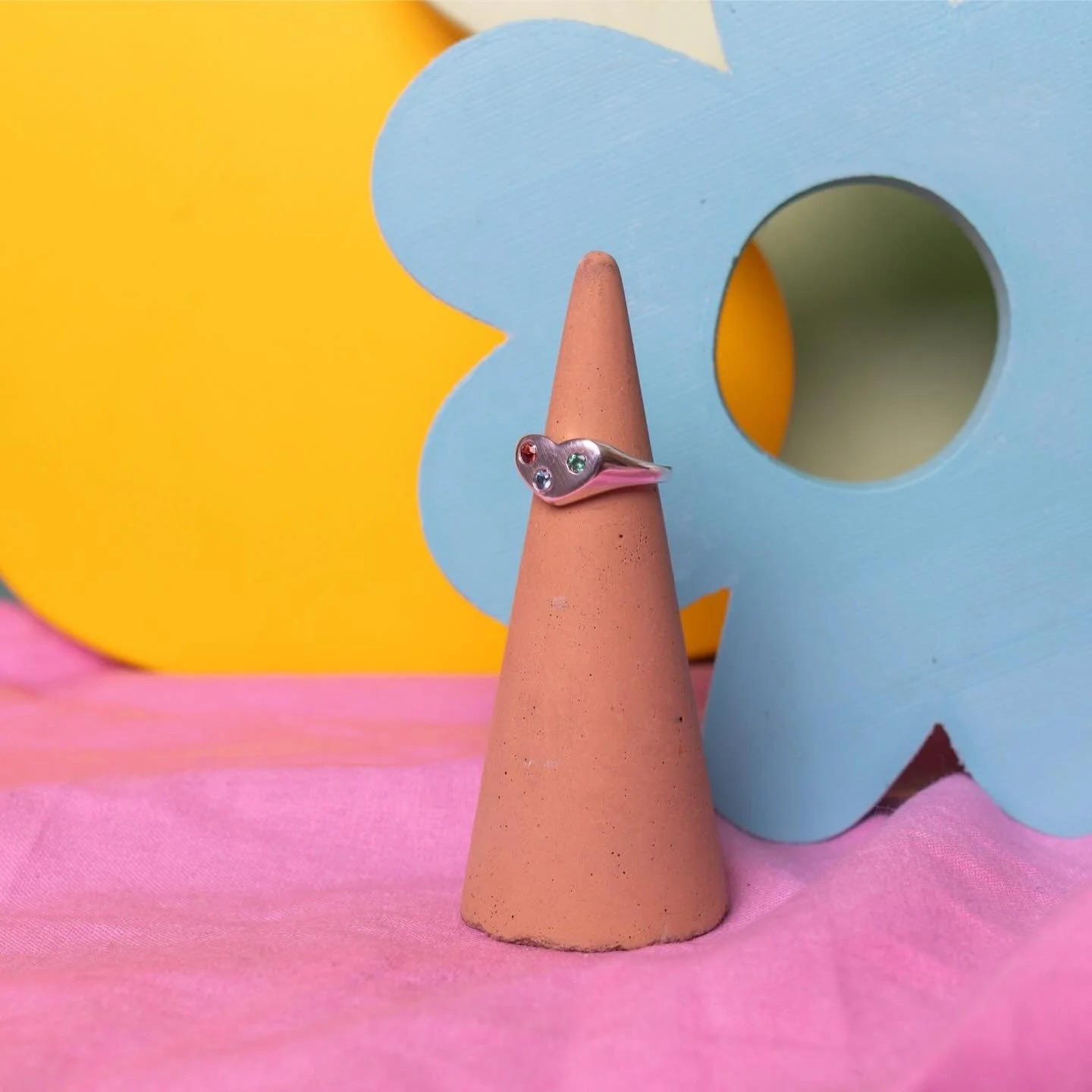 Happy new year angels!! 😇 

How lush is this cutie heart shaped sterling silver signet commissioned by Adam for his partner for kissmas?! 💘

We added special birthstones too 🤩 
~ Garnet, blue topaz and emerald ❤️💙💚

Stunning don&rsquo;t you thin