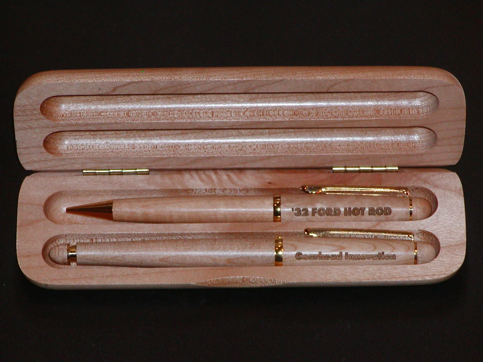 Ford 32 Pen Pencil Set.JPG