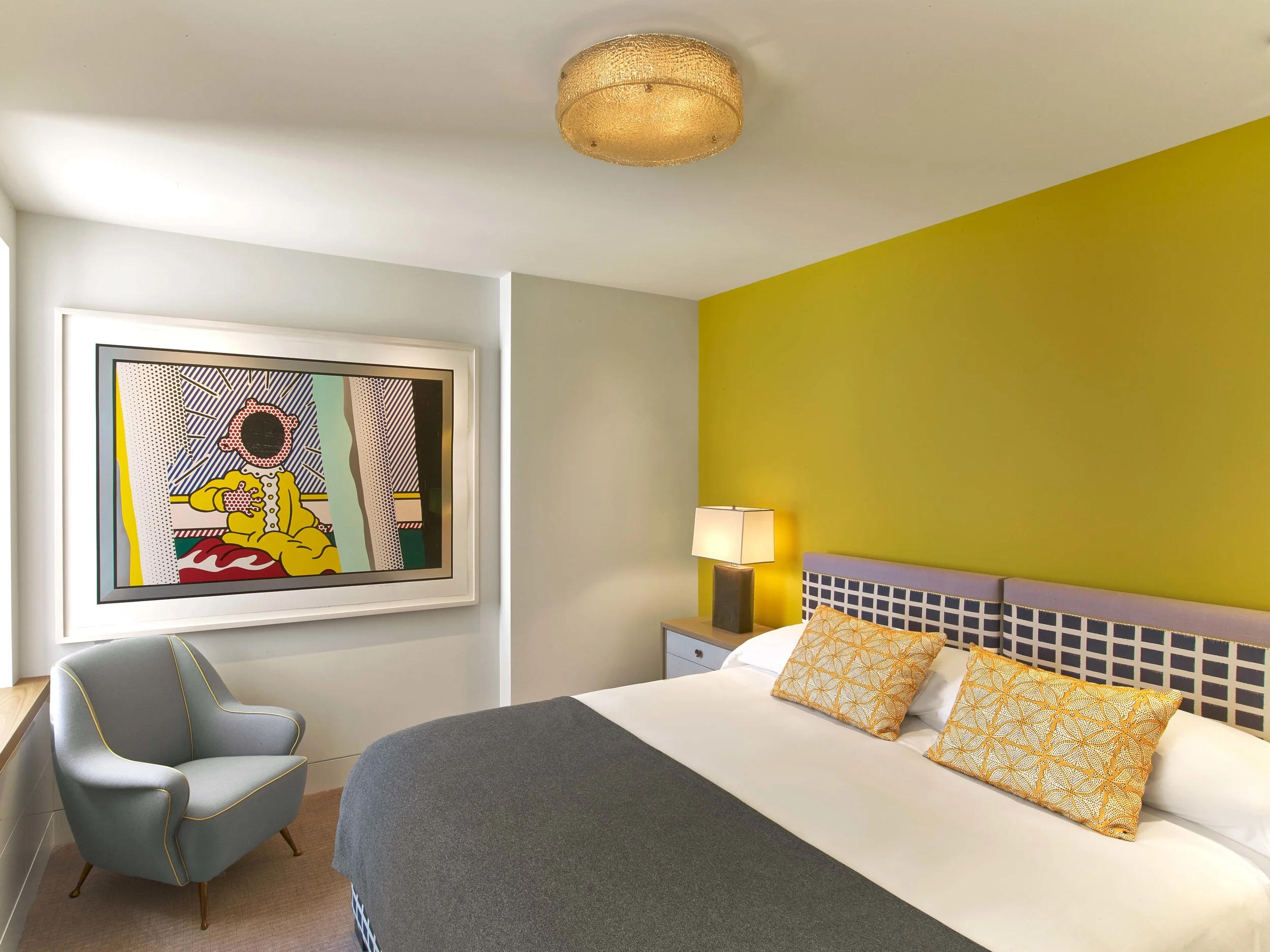 Yellow Guest 1.jpg