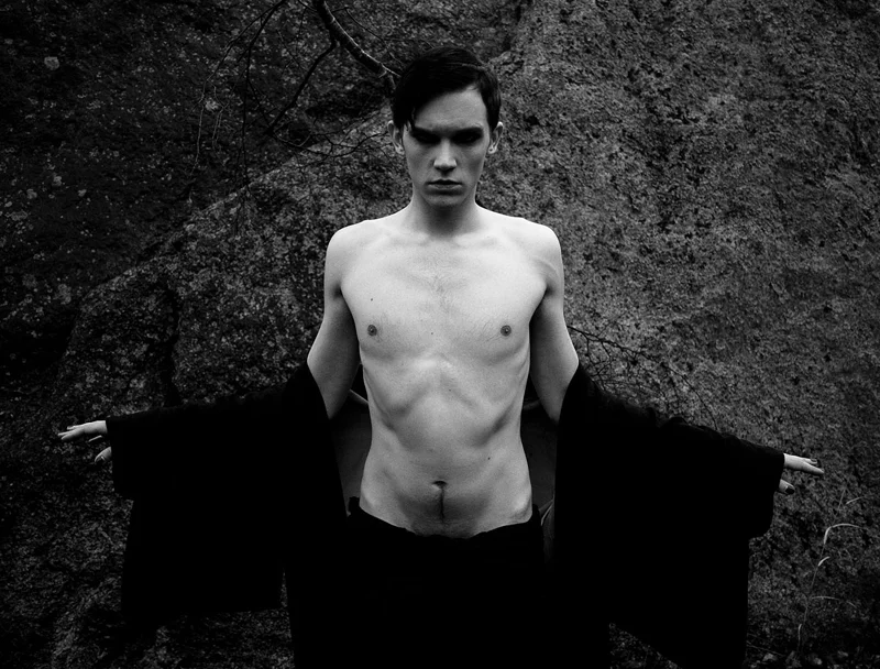 dark-portrait-stone-androgynous-brandsmodel.jpg