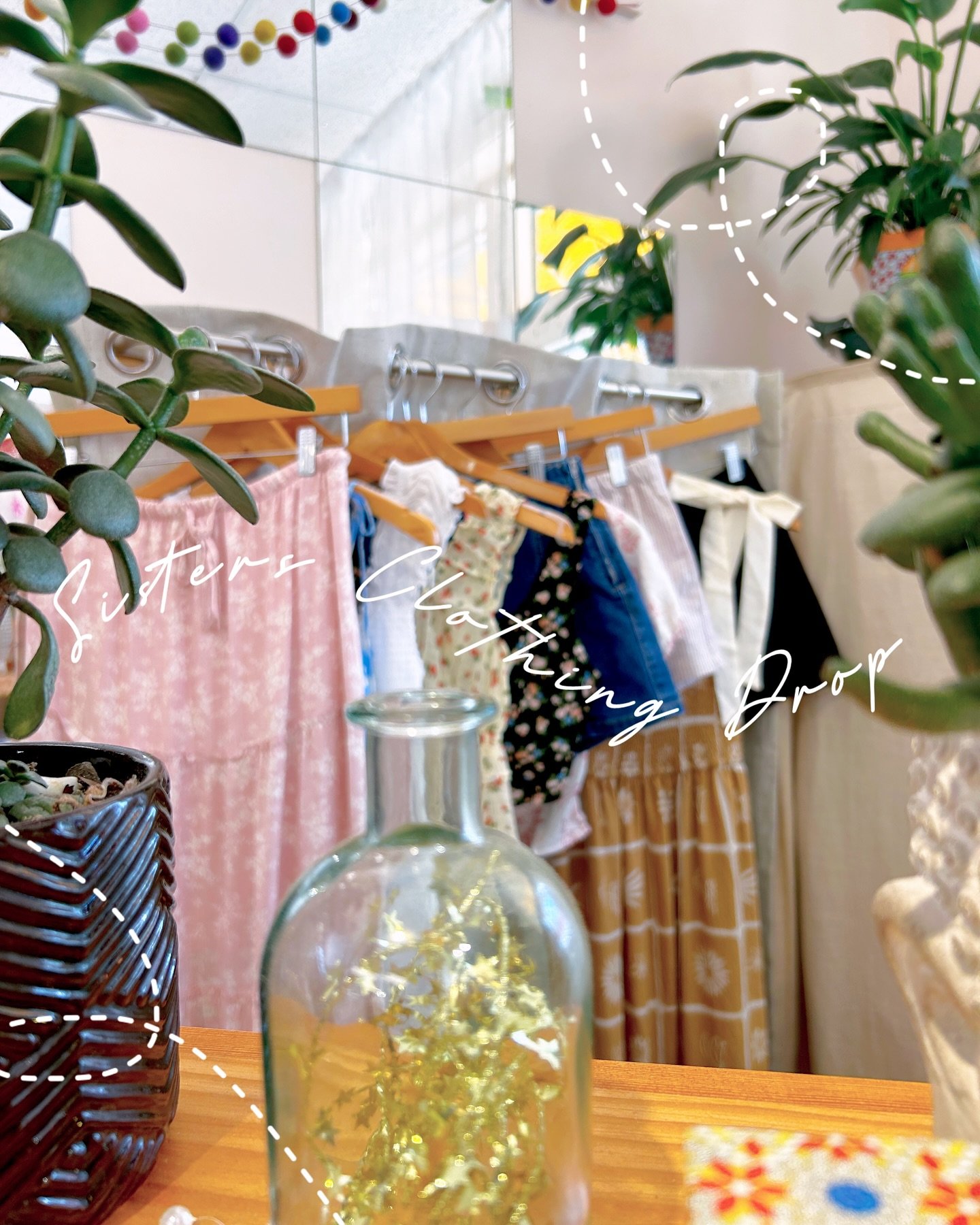 Holiday weekend plans? Make sure your outfits are as ready as you are! Stop by Sisters today to check out all the new styles we just put out! ✨🐚