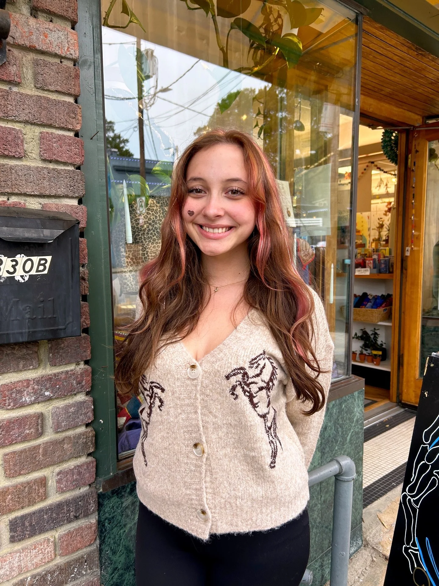 New Sweaters 🐴
Come in from the cold and take a break while wondering around Sisters! We&rsquo;re open until 7pm!