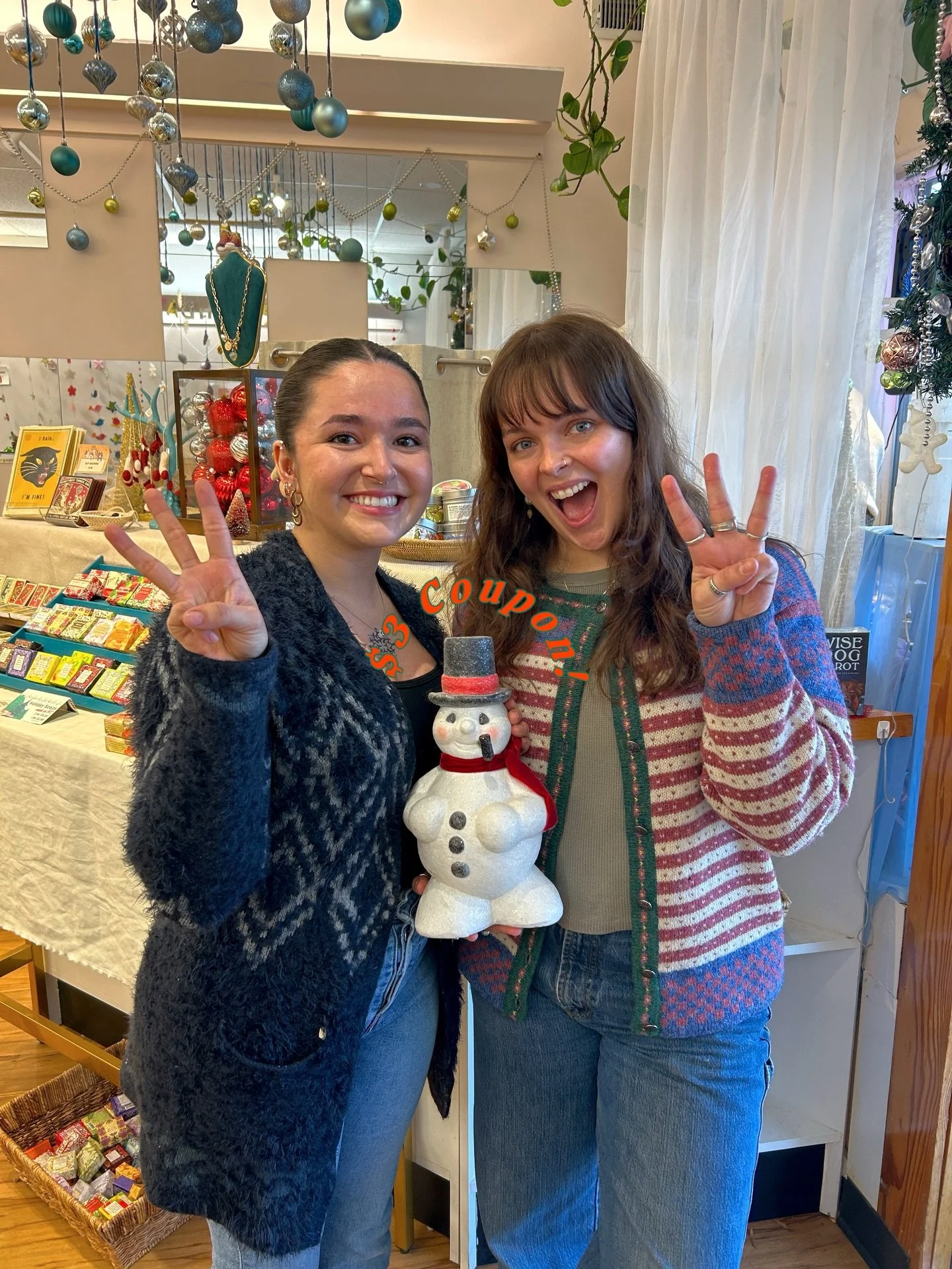 $3 OFF for Rewards Members!
If you didn&rsquo;t use your coupon yesterday, today is the last day to get $3 off your purchase. Stop by from 1&ndash;5 PM. See you soon! 🎄💛🤩☃️