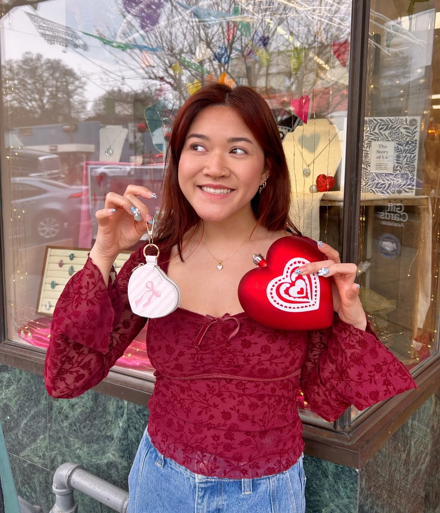 Valentine&rsquo;s Day is ONE MONTH AWAY! &hearts;️
The day of LOVE and we&rsquo;re so excited to help you find any gifts you need to celebrate it! And remember, we have FREE gift wrapping! 
&bull;
&bull;
&bull;
&bull; Rose Top 🌹
&bull; Bow Travel Je