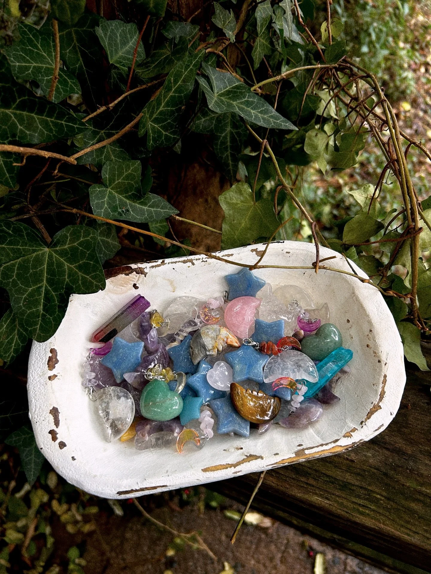 Gemstone Confetti FREEBIE 🎉
Stop by today and make any purchase and you&rsquo;ll be able to pick out a gemstone from this bowl for FREE! We will be open 11:30-7pm!
