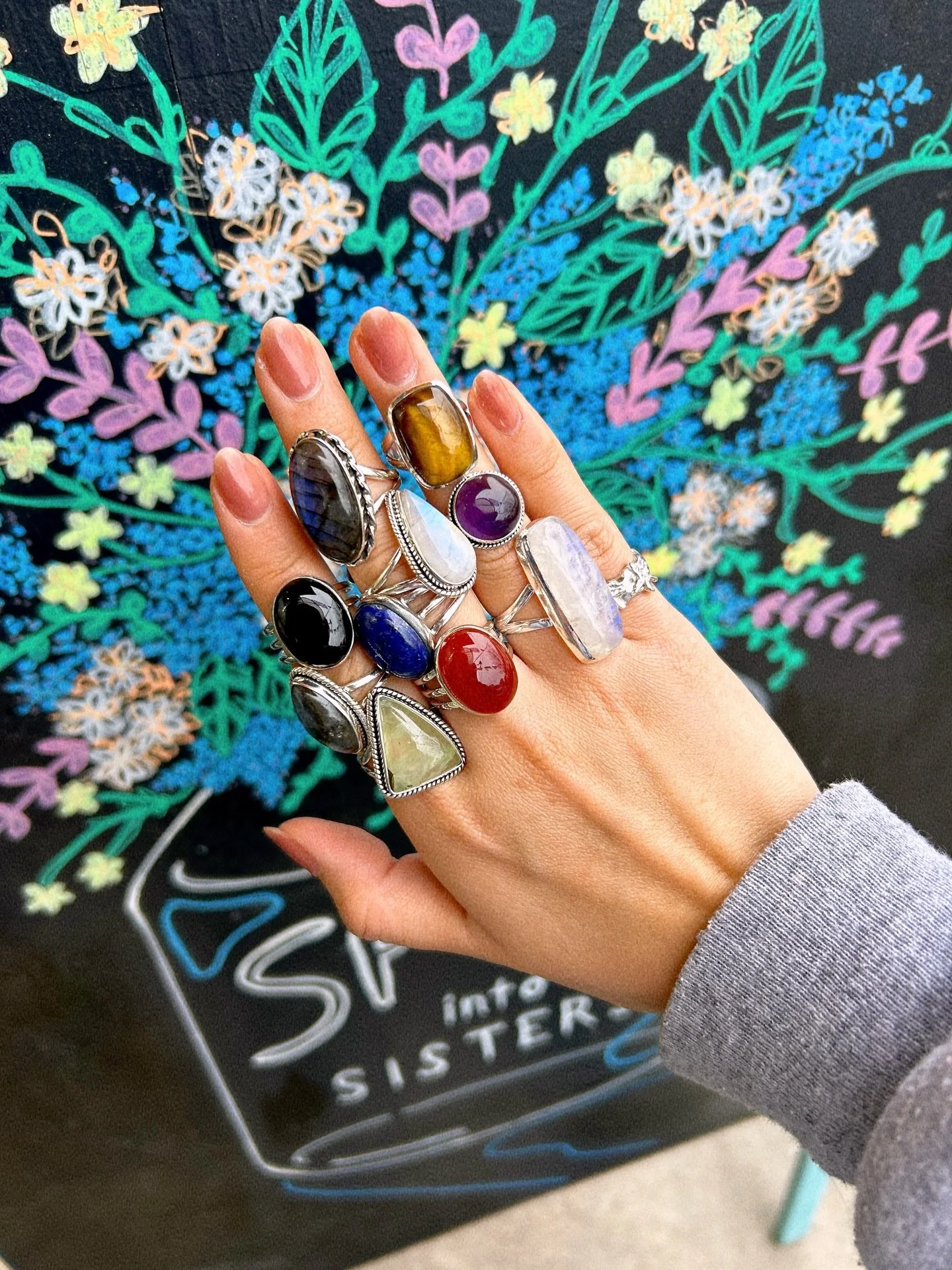 NEW GEMSTONE RINGS! 🤩
Make sure to check out our &ldquo;New Arrivals&rdquo; tray! We just  added all new rings to her!