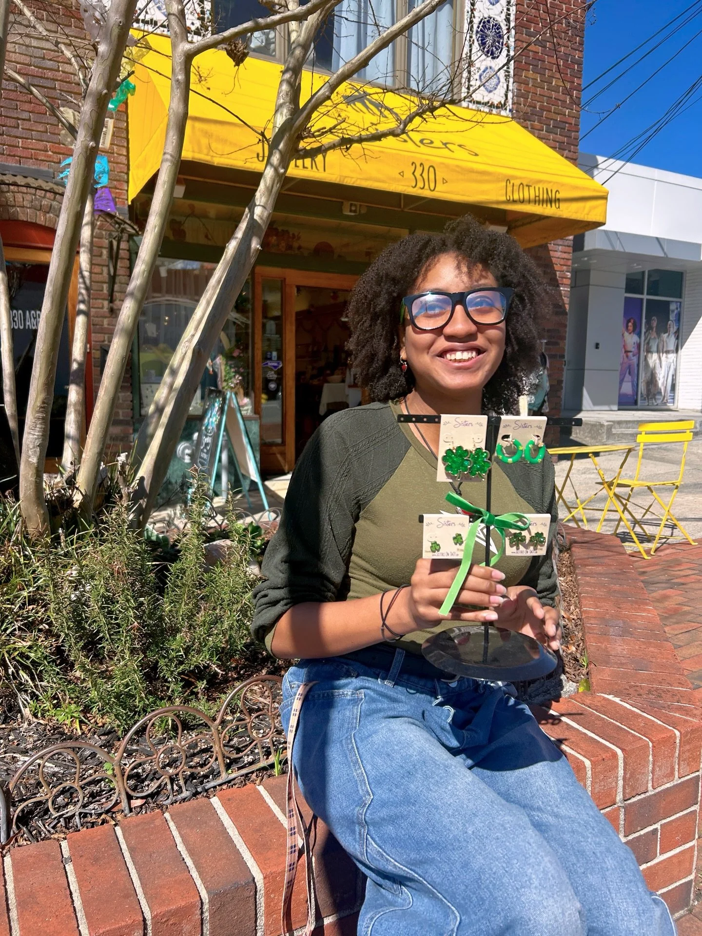 HAPPY ST. PATTYS DAY! 🍀🌟
We&rsquo;re lucky to have all of you and we wouldn&rsquo;t be here without you! All St. Patrick&rsquo;s earrings are $5 today! 💚