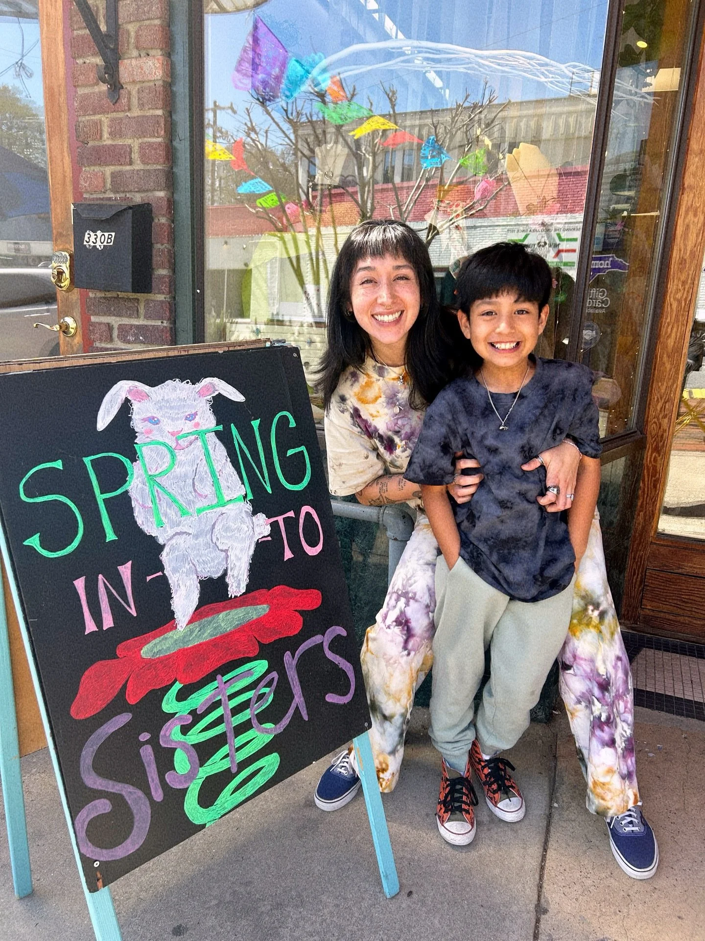 Happy FRIDAY!!! 🤩
Come start your weekend by visiting us today from 11:30-7pm!