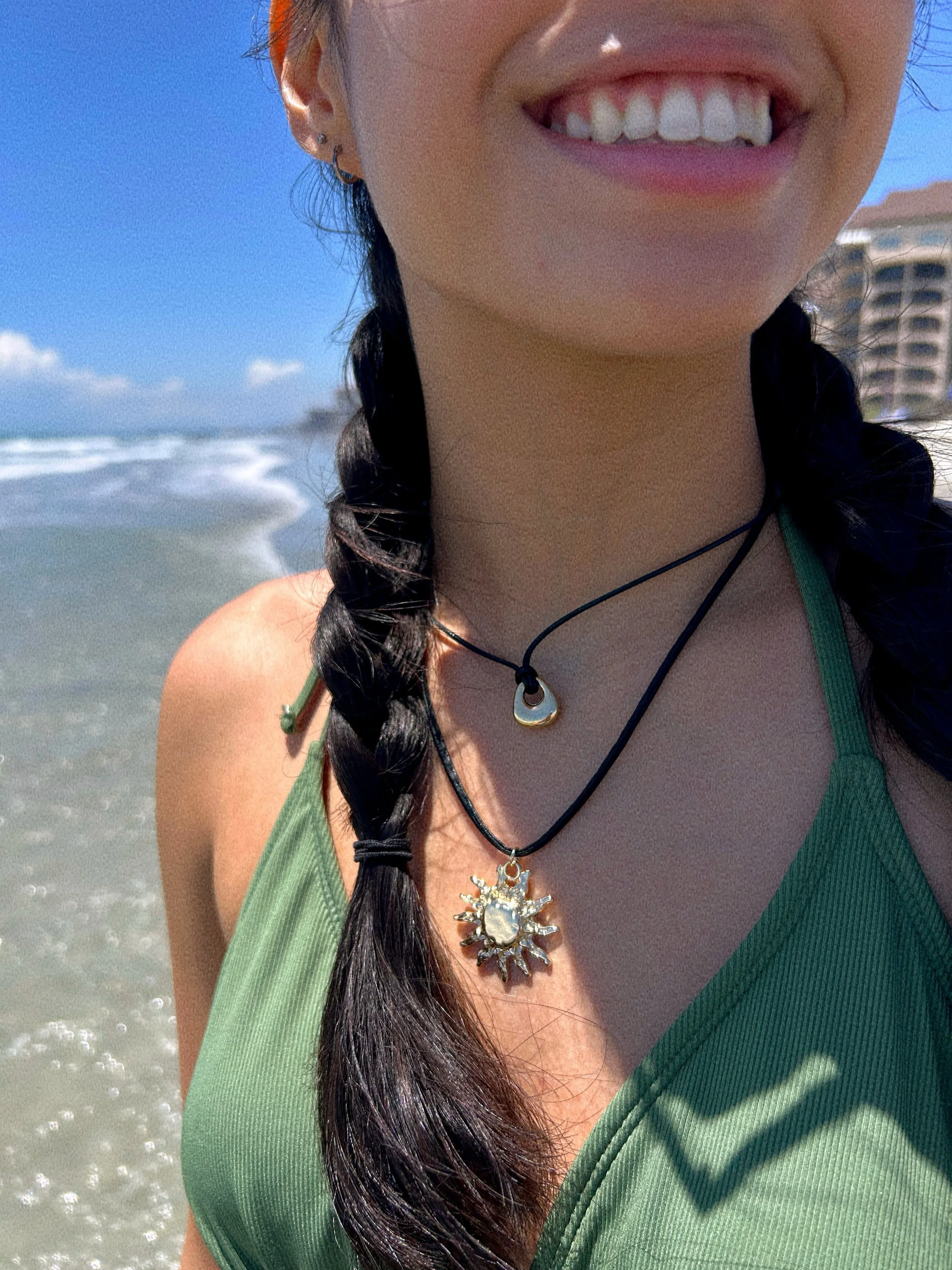 🌞NECKLACE GIVEAWAY🌞 Add a little sunshine to your day by entering this giveaway! The winner will receive one of these black corded necklaces ✨
To enter:
1. Like this post
2. Follow @sistersontate 
3. Tag your sunshine bestie in the comments below ☀