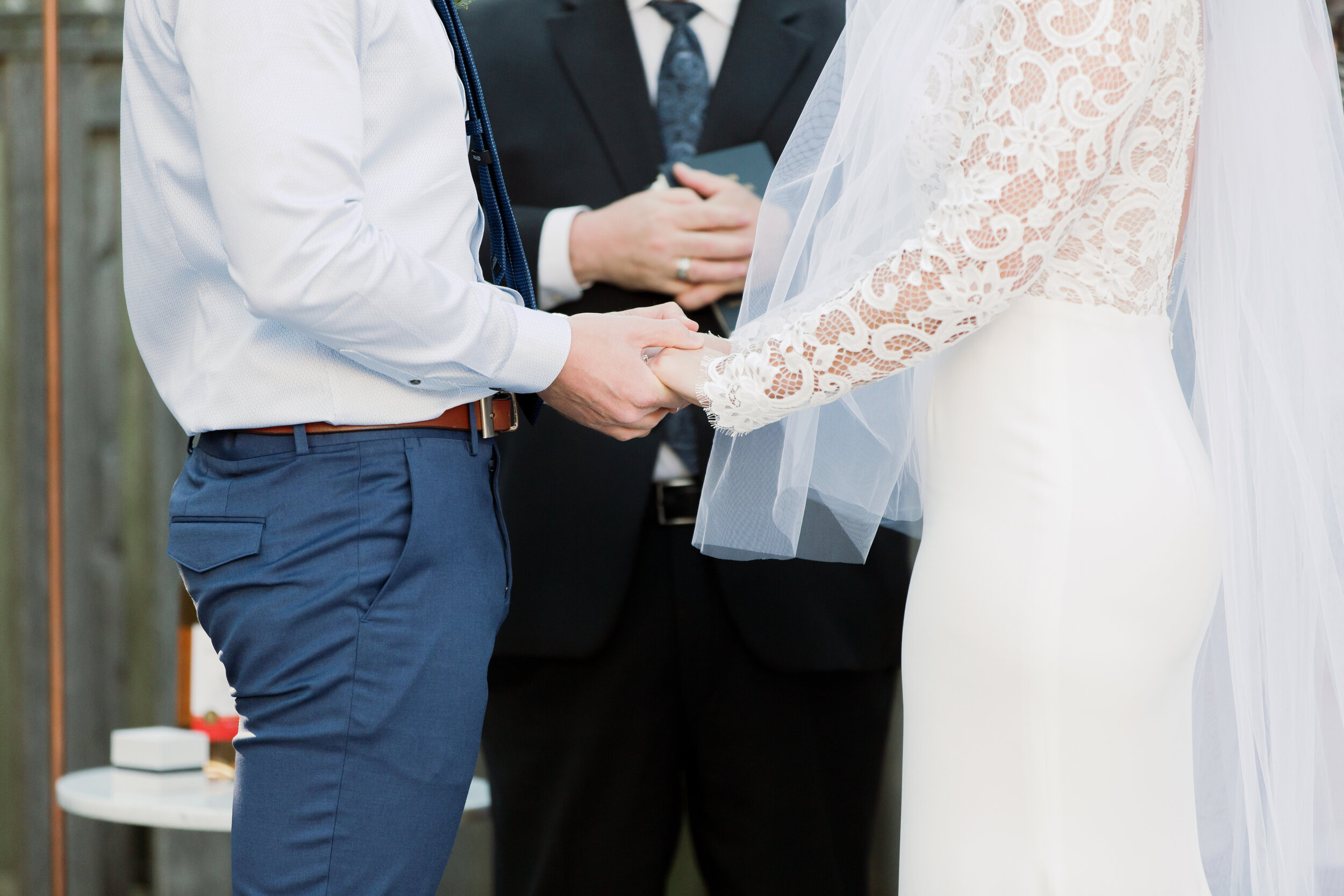 microwedding-athomewedding-ancasterwedding-alexandradelbellophotography-hamiltonweddingphotographer-burlingtonweddingphotographer-niagaraweddingphotographer-torontoweddingphotographer-0058.jpg