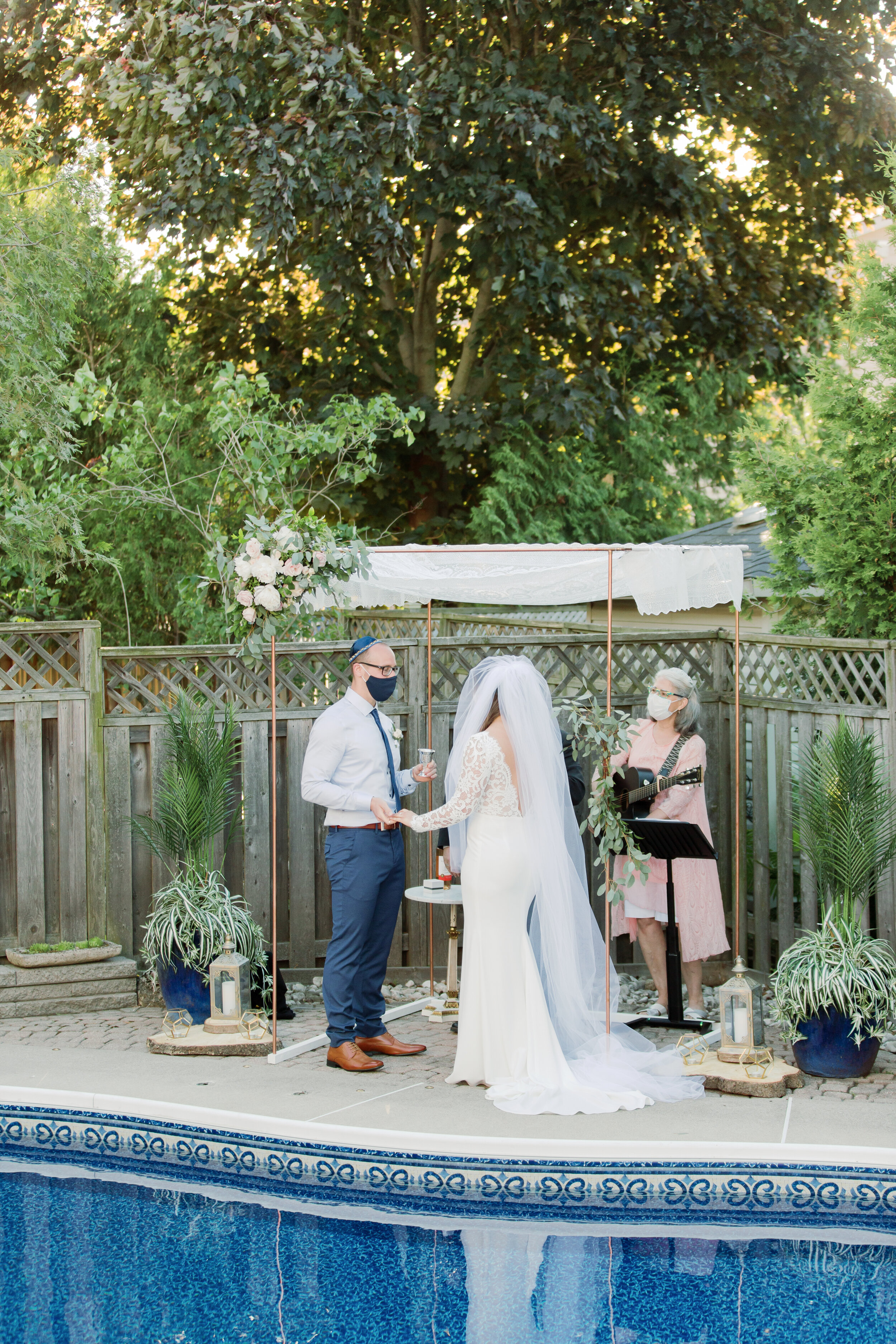 microwedding-athomewedding-ancasterwedding-alexandradelbellophotography-hamiltonweddingphotographer-burlingtonweddingphotographer-niagaraweddingphotographer-torontoweddingphotographer-0064.jpg