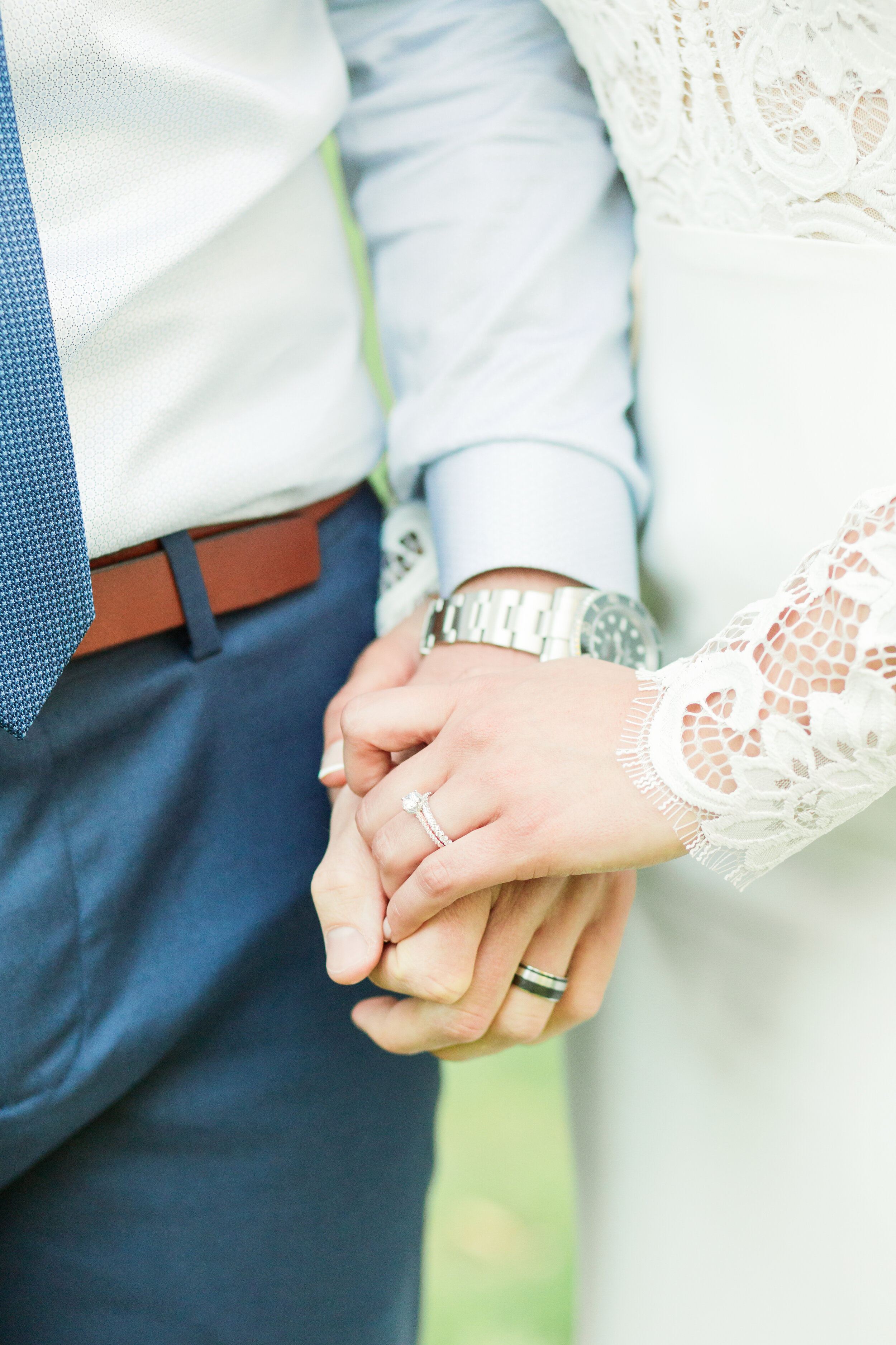 microwedding-athomewedding-ancasterwedding-alexandradelbellophotography-hamiltonweddingphotographer-burlingtonweddingphotographer-niagaraweddingphotographer-torontoweddingphotographer-0097.jpg