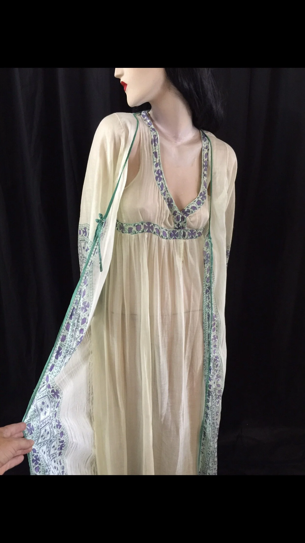 1CE5C2F1-8DA2-457E-BA12-9B961464A16E