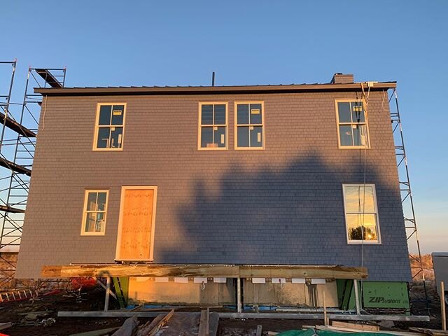 FINALLY had a decent week of weather to get the street side started and finished at our Kingsburg Beach Custom. We are using @Maibec pre finished shingles on this exterior. The empty space you see on this side will be filled with a mahogany exterior 