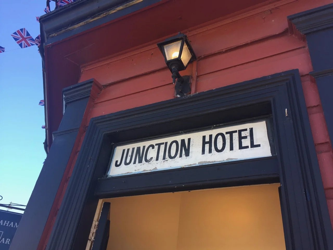 Junction Hotel, Thames