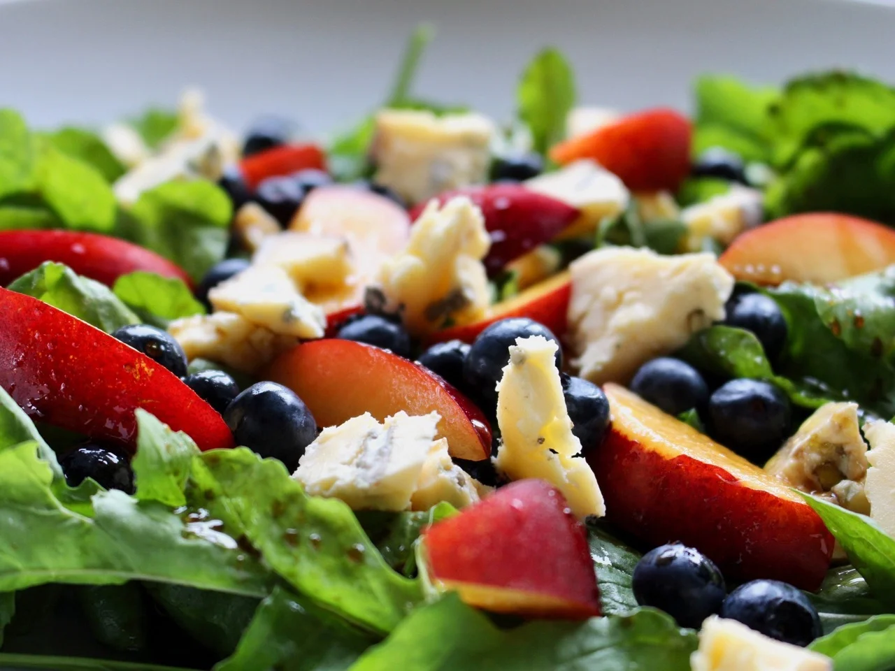 blue cheese and berry salad