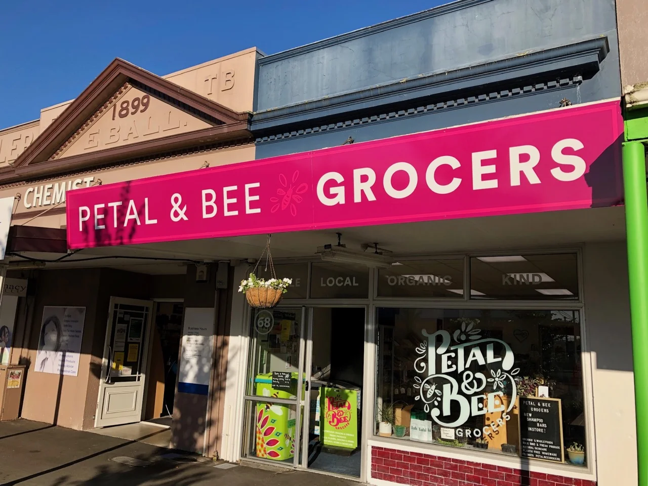 Petal & Bee Grocers
