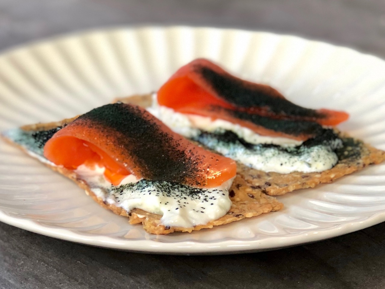 cracker and salmon with spirulina