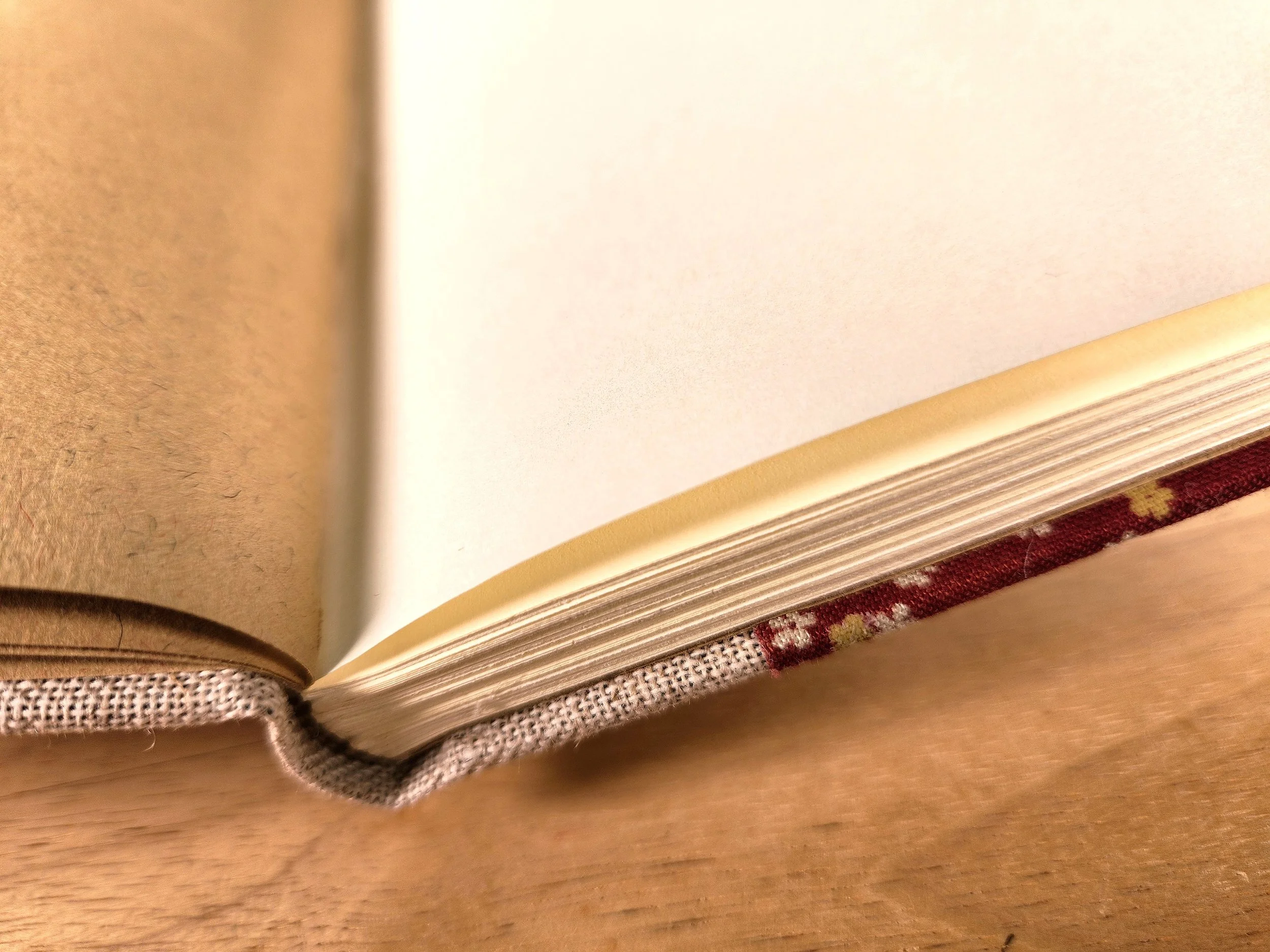 case-bound-flowers-detail-2.jpg