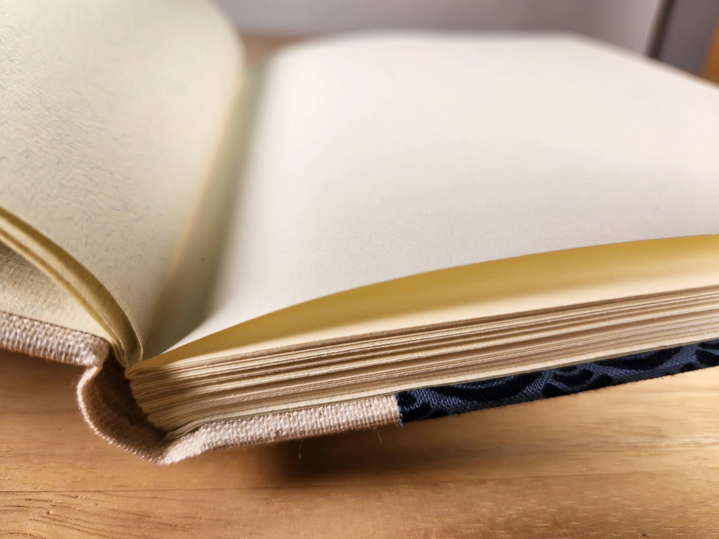 case-bound-waves-detail.jpg