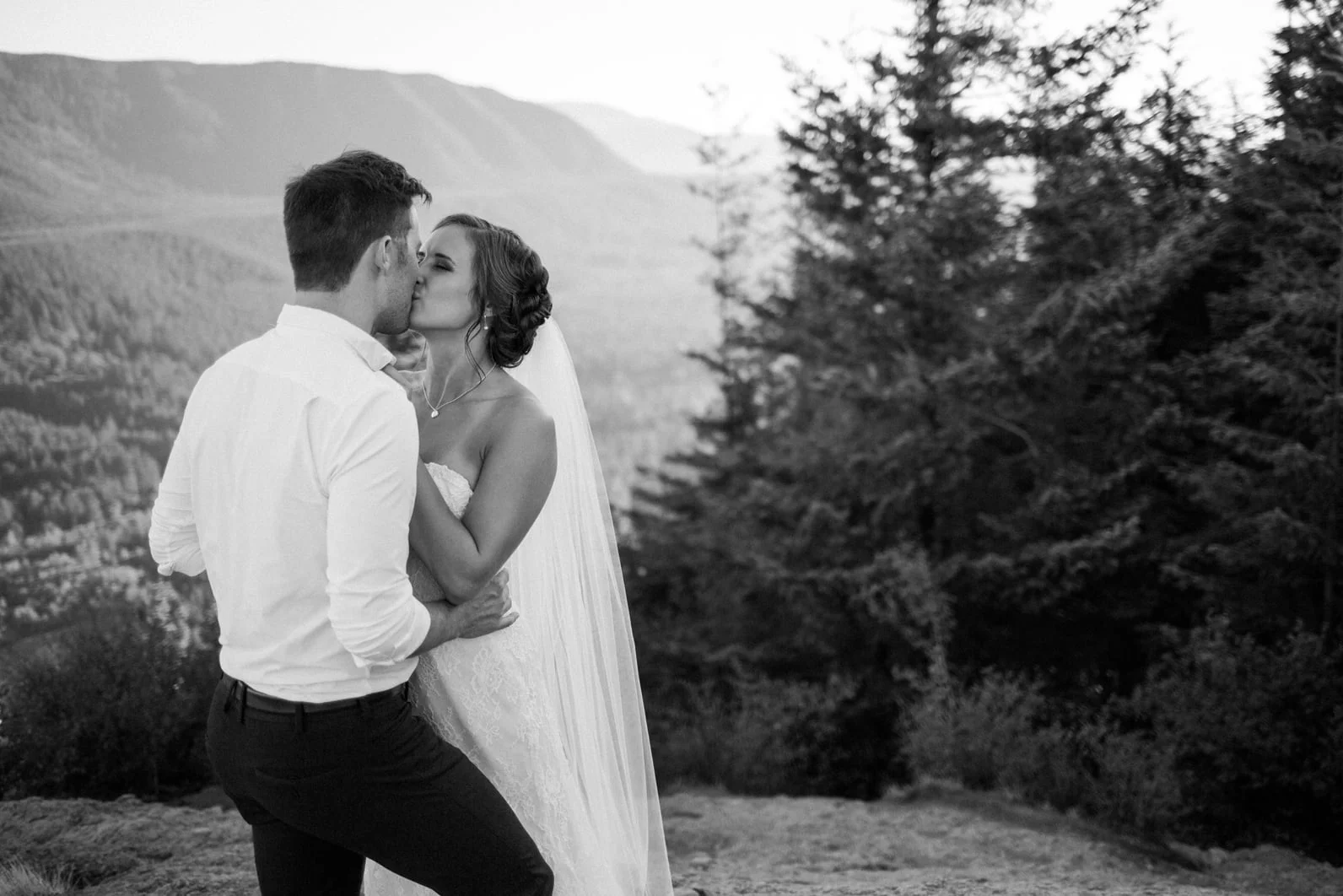 Rattlesnake Lake & Rattlesnake Ledge Wedding Photography by Alexandra Knight Photography