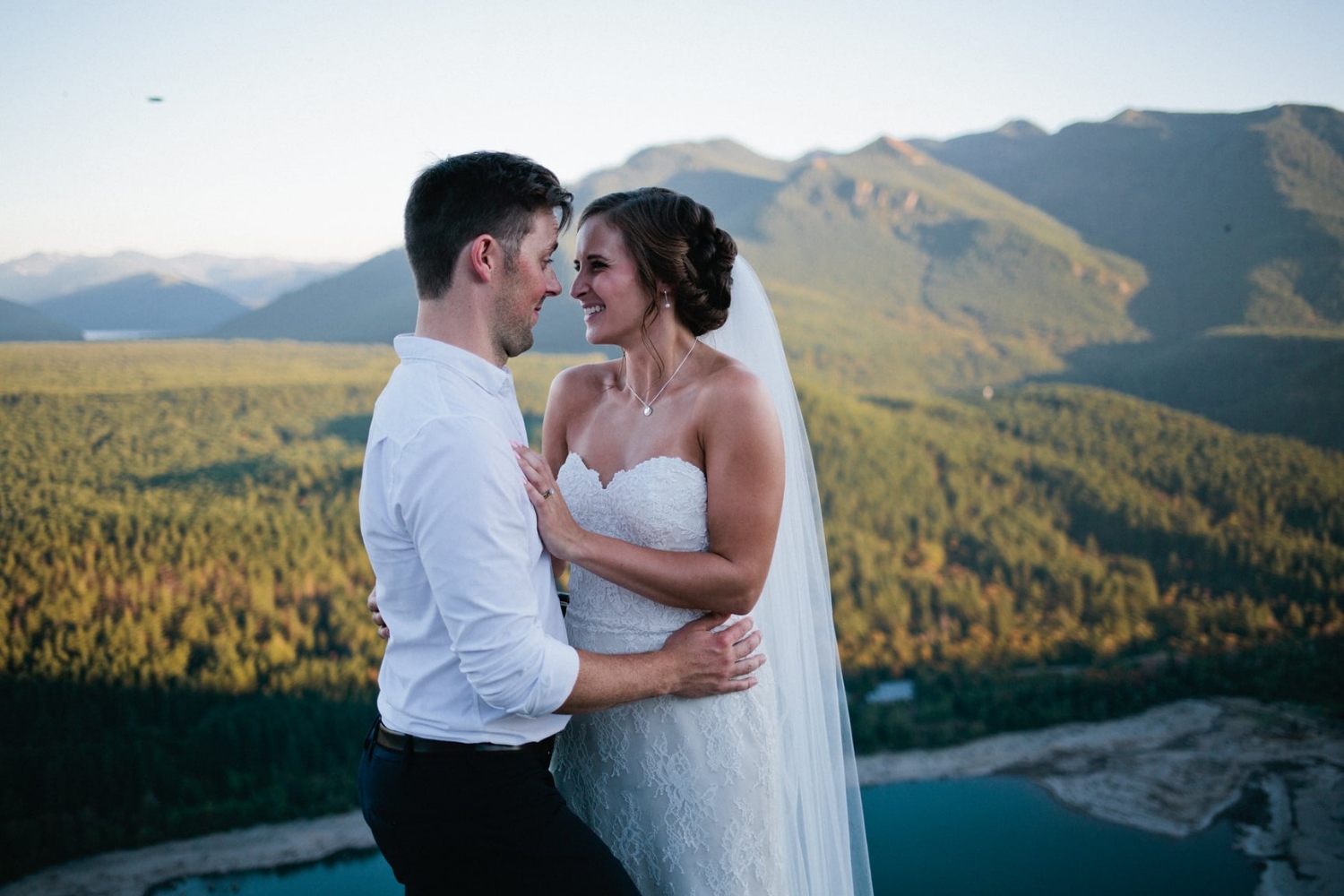 Bride and groom at Rattlesnake Ledge by Alexandra Knight Photography.