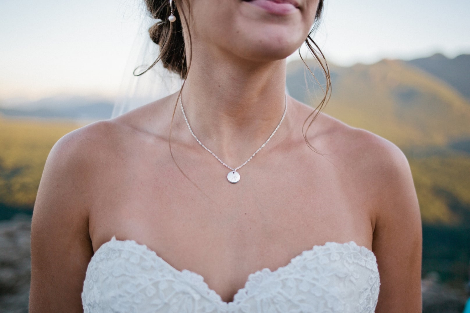 Bride and groom at Rattlesnake Ledge with necklace by Tiffany & Co