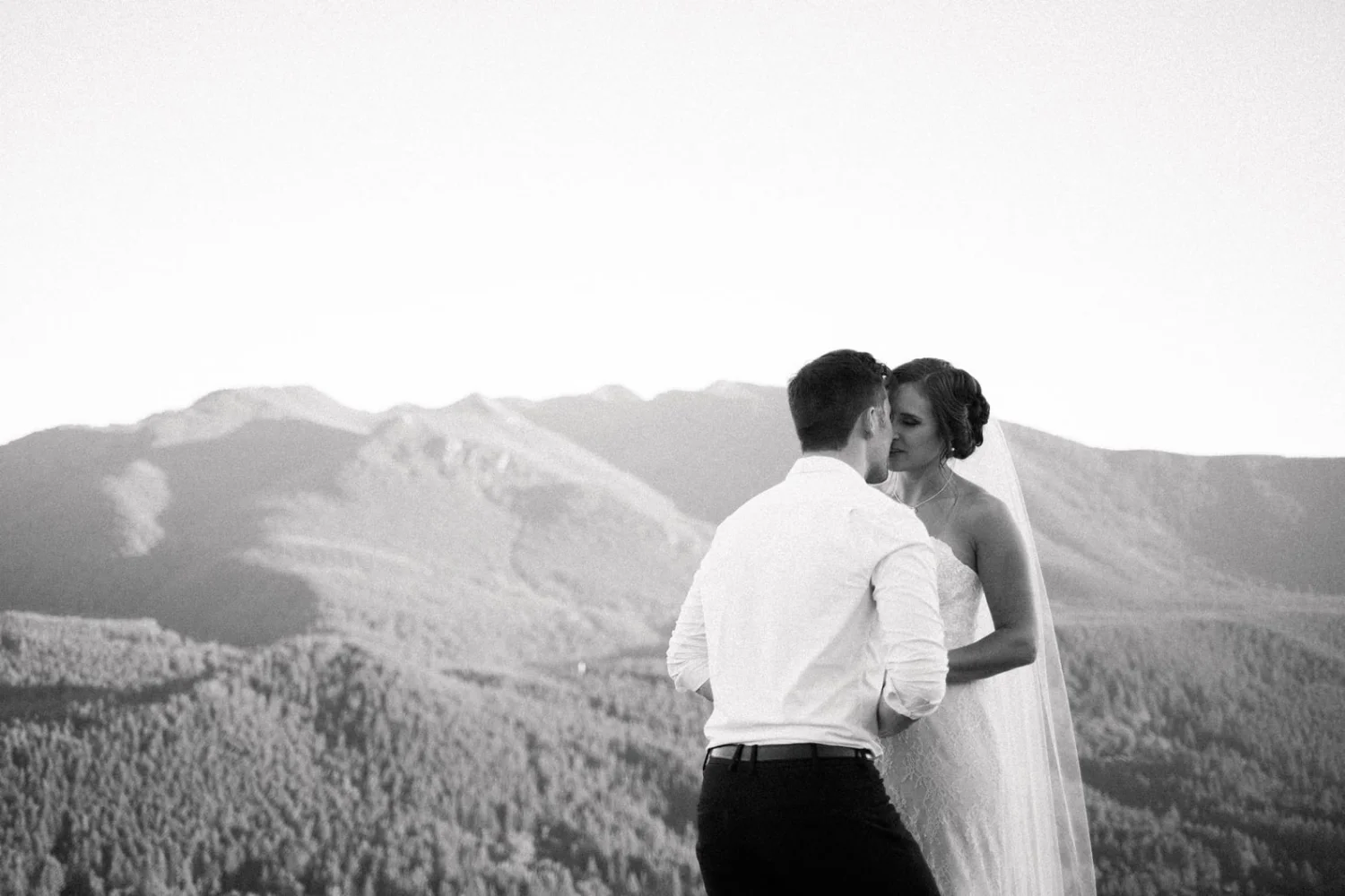 Bride and groom at Rattlesnake Ledge by Alexandra Knight Photography.