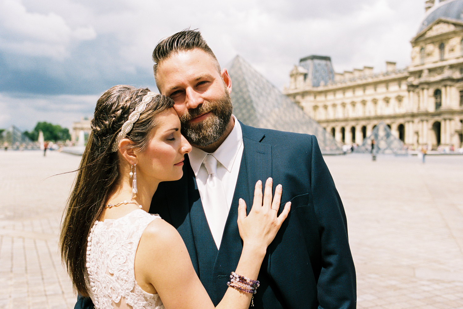 wedding couple at the louvre in paris.jpg