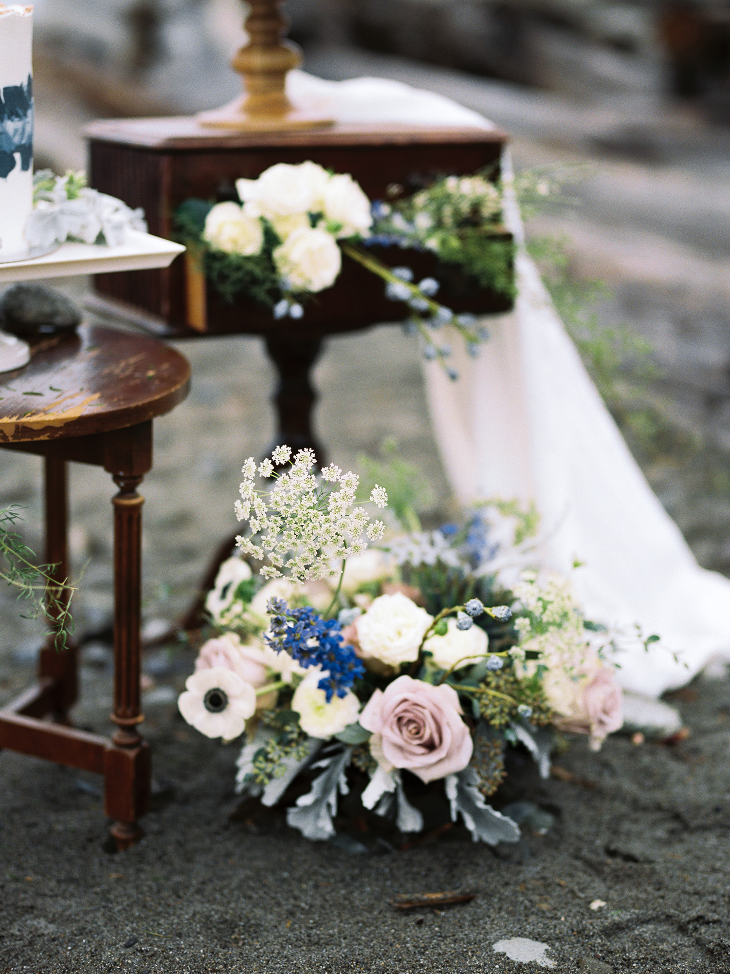 Custom wedding cake and flowers by South Fork Cake Company and Smashing Petals.jpg